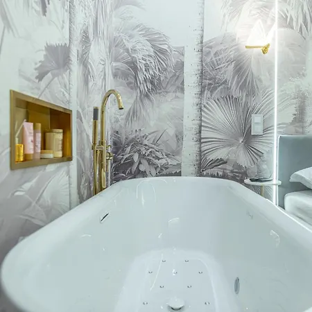 דירה Jacuzzi Mirror Luxury