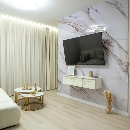 Jacuzzi Mirror Luxury דירה *