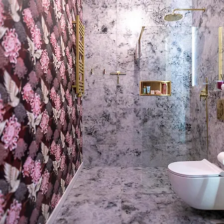 Jacuzzi Mirror Luxury דירה *